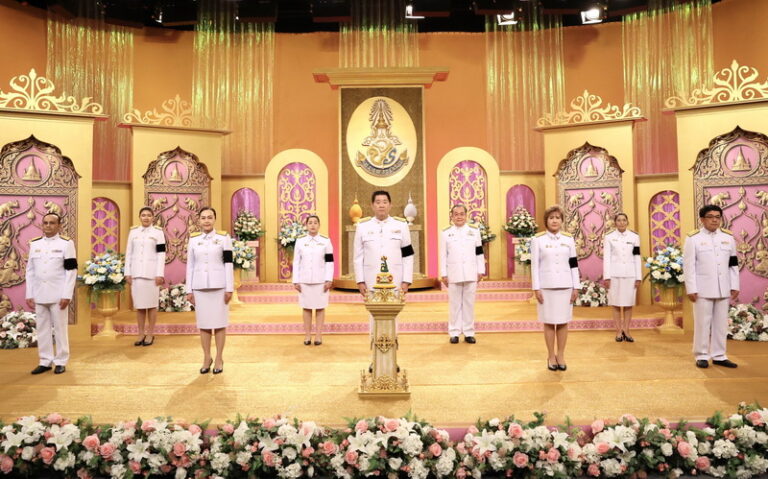 ออมสิน ถวายพระพรชัยมงคลเนื่องในโอกาสวันเฉลิมพระชนมพรรษาพระบาทสมเด็จพระเจ้าอยู่หัว