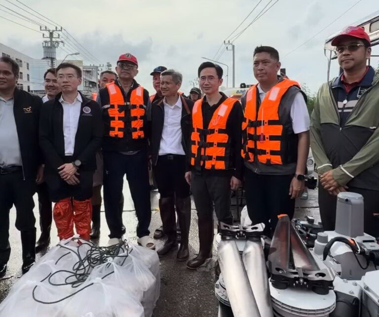 พม.-กคช. ผนึกกำลังช่วยชาวเคหะร่มเกล้า ระดมครัวกลาง–โดรนกู้ภัยฝ่าวิกฤตน้ำท่วม