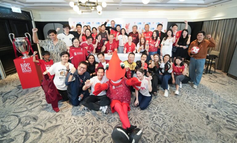 กรุงไทย–แอกซ่า ประกันชีวิต จัดกิจกรรมสุดเอ็กซ์คลูซีฟ “LFC Legends Meet and Greet” ให้ลูกค้าแฟนบอลลิเวอร์พูลกระทบไหล่ 2 ตำนานนักเตะ “ซามี ฮูเปีย และ นาตาชา ดาวี” อย่างใกล้ชิด