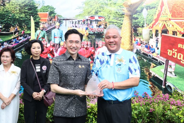 การเคหะแห่งชาติรับโล่เกียรติคุณ ร่วมสร้างจิตสำนึกอนุรักษ์ทรัพยากรน้ำและสิ่งแวดล้อม